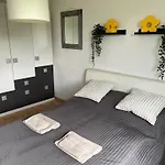 Me Homes - Große Moderne Designer-wohnung Für Urlaub Und Business - Mit Küche, Büro, Balkon Und 2 Parkplätzen Bayreuth