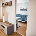 Grosse Moderne Designer-wohnung Fuer Urlaub Und Business - 3 Schlafzimmer, Kueche, Buero, Terrasse Und 2 Kostenlose Parkplaetze 拜罗伊特