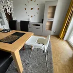 Grosse Moderne Designer-Wohnung Fuer Urlaub Und Business - 3 Schlafzimmer, Kueche, Buero, Terrasse Und 2 Kostenlose Parkplaetze