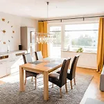 Grosse Moderne Designer-wohnung Fuer Urlaub Und Business - 3 Schlafzimmer, Kueche, Buero, Terrasse Und 2 Kostenlose Parkplaetze