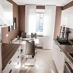 Grosse Moderne Designer-wohnung Fuer Urlaub Und Business - 3 Schlafzimmer, Kueche, Buero, Terrasse Und 2 Kostenlose Parkplaetze 拜罗伊特