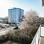 Grosse Moderne Designer-wohnung Fuer Urlaub Und Business - 3 Schlafzimmer, Kueche, Buero, Terrasse Und 2 Kostenlose Parkplaetze 拜罗伊特