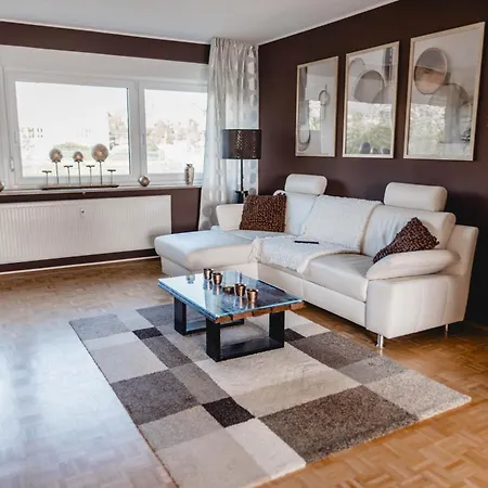 Me Homes - Grosse Moderne Designer-wohnung Fuer Urlaub Und Business - Mit Kueche, Buero, Balkon Und 2 Parkplaetzen Bayreuth