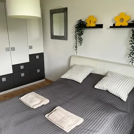 Me Homes - Grosse Moderne Designer-wohnung Fuer Urlaub Und Business - Mit Kueche, Buero, Balkon Und 2 Parkplaetzen Bayreuth