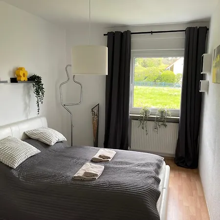 Apartment Me Homes - Grosse Moderne Designer-wohnung Fuer Urlaub Und Business - Mit Kueche, Buero, Balkon Und 2 Parkplaetzen