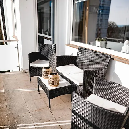 Grosse Moderne Designer-Wohnung Fuer Urlaub Und Business - 3 Schlafzimmer, Kueche, Buero, Terrasse Und 2 Kostenlose Parkplaetze