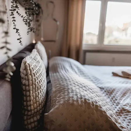 Grosse Moderne Designer-Wohnung Fuer Urlaub Und Business - 3 Schlafzimmer, Balkon, Kueche, Buero Und 2 Kostenlosen Parkplaetze