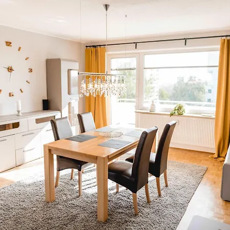 Grosse Moderne Designer-wohnung Fuer Urlaub Und Business - 3 Schlafzimmer, Kueche, Buero, Terrasse Und 2 Kostenlose Parkplaetze *