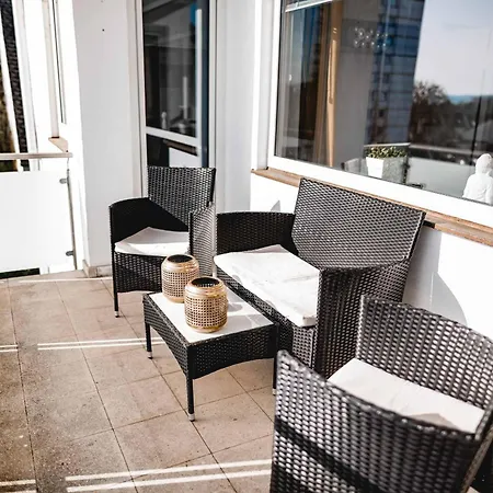 Grosse Moderne Designer-Wohnung Fuer Urlaub Und Business - 3 Schlafzimmer, Balkon, Kueche, Buero Und 2 Kostenlosen Parkplaetze * Bayreuth