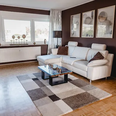 Grosse Moderne Designer-wohnung Fuer Urlaub Und Business - 3 Schlafzimmer, Kueche, Buero, Terrasse Und 2 Kostenlose Parkplaetze