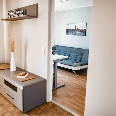 Grosse Moderne Designer-Wohnung Fuer Urlaub Und Business - 3 Schlafzimmer, Balkon, Kueche, Buero Und 2 Kostenlosen Parkplaetze Bayreuth
