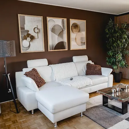 Grosse Moderne Designer-Wohnung Fuer Urlaub Und Business - 3 Schlafzimmer, Balkon, Kueche, Buero Und 2 Kostenlosen Parkplaetze * Bayreuth