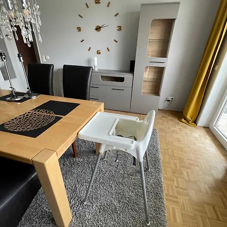 Grosse Moderne Designer-Wohnung Fuer Urlaub Und Business - 3 Schlafzimmer, Balkon, Kueche, Buero Und 2 Kostenlosen Parkplaetze