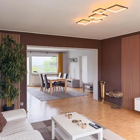 Grosse Moderne Designer-wohnung Fuer Urlaub Und Business - 3 Schlafzimmer, Balkon, Kueche, Buero Und 2 Kostenlosen Parkplaetze Appartamento Bayreuth
