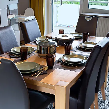 Appartamento Grosse Moderne Designer-wohnung Fuer Urlaub Und Business - 3 Schlafzimmer, Balkon, Kueche, Buero Und 2 Kostenlosen Parkplaetze Bayreuth