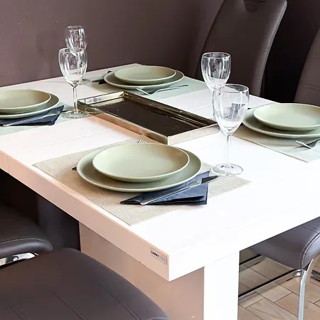 Grosse Moderne Designer-wohnung Fuer Urlaub Und Business - 3 Schlafzimmer, Balkon, Kueche, Buero Und 2 Kostenlosen Parkplaetze * Bayreuth
