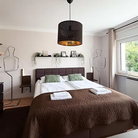 Grosse Moderne Designer-wohnung Fuer Urlaub Und Business - 3 Schlafzimmer, Balkon, Kueche, Buero Und 2 Kostenlosen Parkplaetze Appartamento Bayreuth