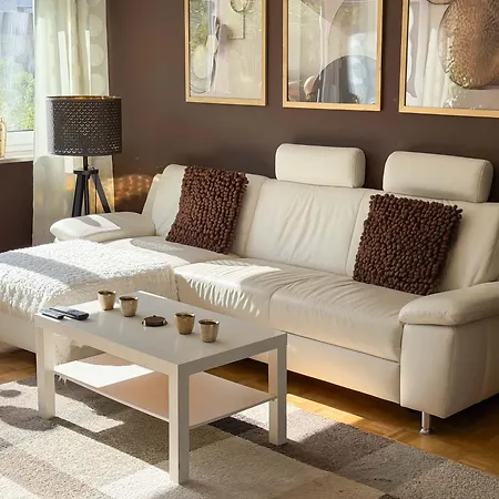 Appartamento Grosse Moderne Designer-wohnung Fuer Urlaub Und Business - 3 Schlafzimmer, Balkon, Kueche, Buero Und 2 Kostenlosen Parkplaetze