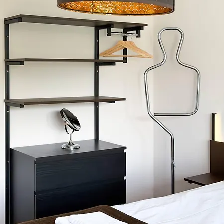 Grosse Moderne Designer-wohnung Fuer Urlaub Und Business - 3 Schlafzimmer, Balkon, Kueche, Buero Und 2 Kostenlosen Parkplaetze Appartamento