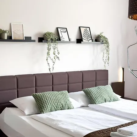 Appartamento Grosse Moderne Designer-wohnung Fuer Urlaub Und Business - 3 Schlafzimmer, Balkon, Kueche, Buero Und 2 Kostenlosen Parkplaetze