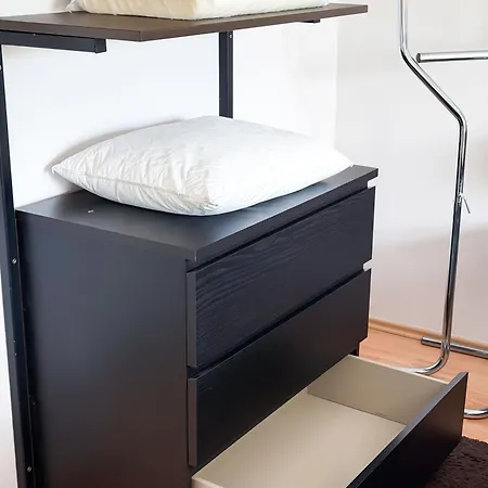 Grosse Moderne Designer-wohnung Fuer Urlaub Und Business - 3 Schlafzimmer, Balkon, Kueche, Buero Und 2 Kostenlosen Parkplaetze Appartamento *