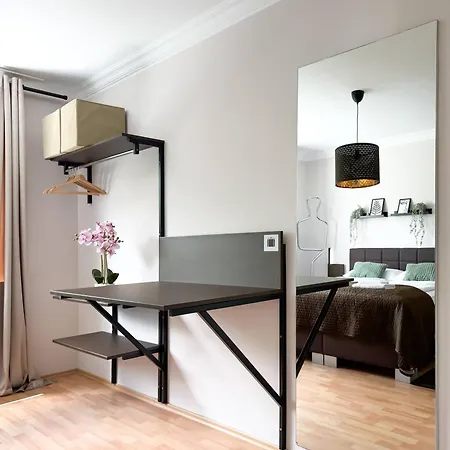 Grosse Moderne Designer-wohnung Fuer Urlaub Und Business - 3 Schlafzimmer, Balkon, Kueche, Buero Und 2 Kostenlosen Parkplaetze Appartamento *