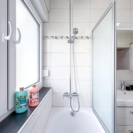 Appartamento Grosse Moderne Designer-wohnung Fuer Urlaub Und Business - 3 Schlafzimmer, Balkon, Kueche, Buero Und 2 Kostenlosen Parkplaetze *