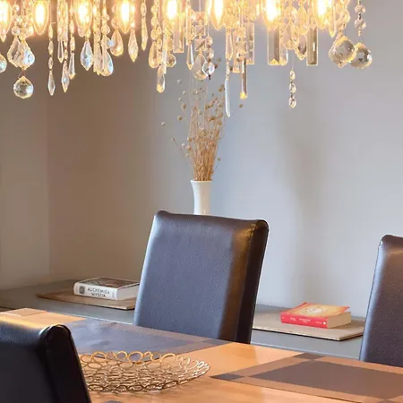 Grosse Moderne Designer-wohnung Fuer Urlaub Und Business - 3 Schlafzimmer, Balkon, Kueche, Buero Und 2 Kostenlosen Parkplaetze Appartamento Bayreuth