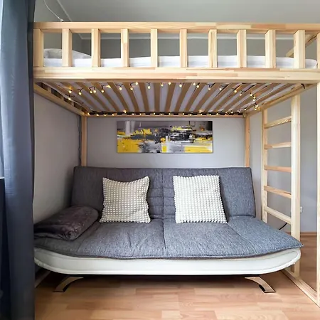 Grosse Moderne Designer-wohnung Fuer Urlaub Und Business - 3 Schlafzimmer, Balkon, Kueche, Buero Und 2 Kostenlosen Parkplaetze *