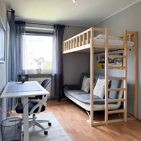 Grosse Moderne Designer-wohnung Fuer Urlaub Und Business - 3 Schlafzimmer, Balkon, Kueche, Buero Und 2 Kostenlosen Parkplaetze Appartamento