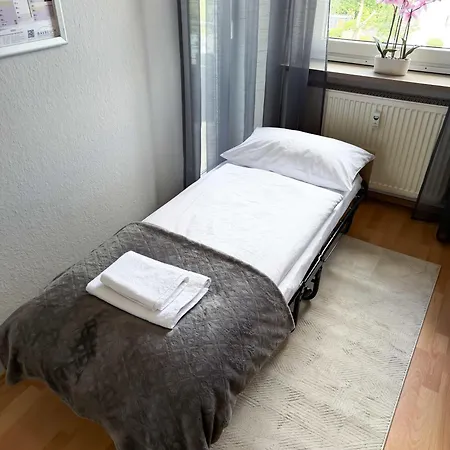 Appartamento Grosse Moderne Designer-wohnung Fuer Urlaub Und Business - 3 Schlafzimmer, Balkon, Kueche, Buero Und 2 Kostenlosen Parkplaetze