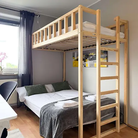 Grosse Moderne Designer-wohnung Fuer Urlaub Und Business - 3 Schlafzimmer, Balkon, Kueche, Buero Und 2 Kostenlosen Parkplaetze Appartamento Bayreuth