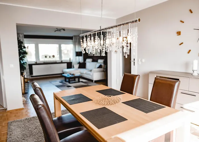 Me Homes - Grosse Moderne Designer-wohnung Fuer Urlaub Und Business - Mit Kueche, Buero, Balkon Und 2 Parkplaetzen Bayreuth