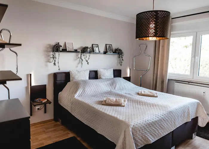 Daire Me Homes - Grosse Moderne Designer-wohnung Fuer Urlaub Und Business - Mit Kueche, Buero, Balkon Und 2 Parkplaetzen