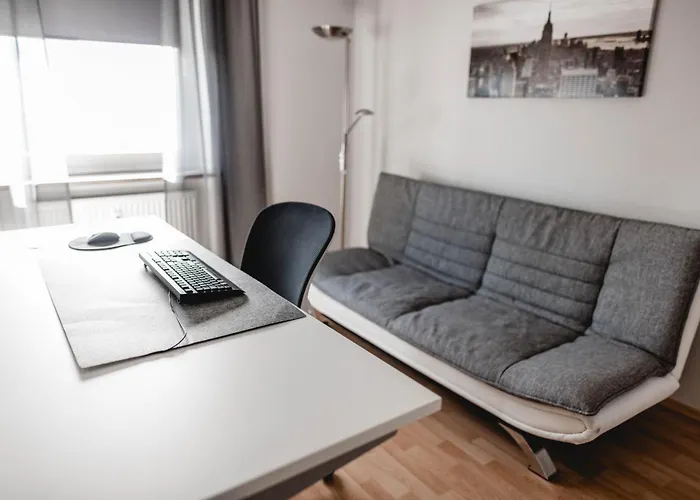 Daire Me Homes - Grosse Moderne Designer-wohnung Fuer Urlaub Und Business - Mit Kueche, Buero, Balkon Und 2 Parkplaetzen Bayreuth